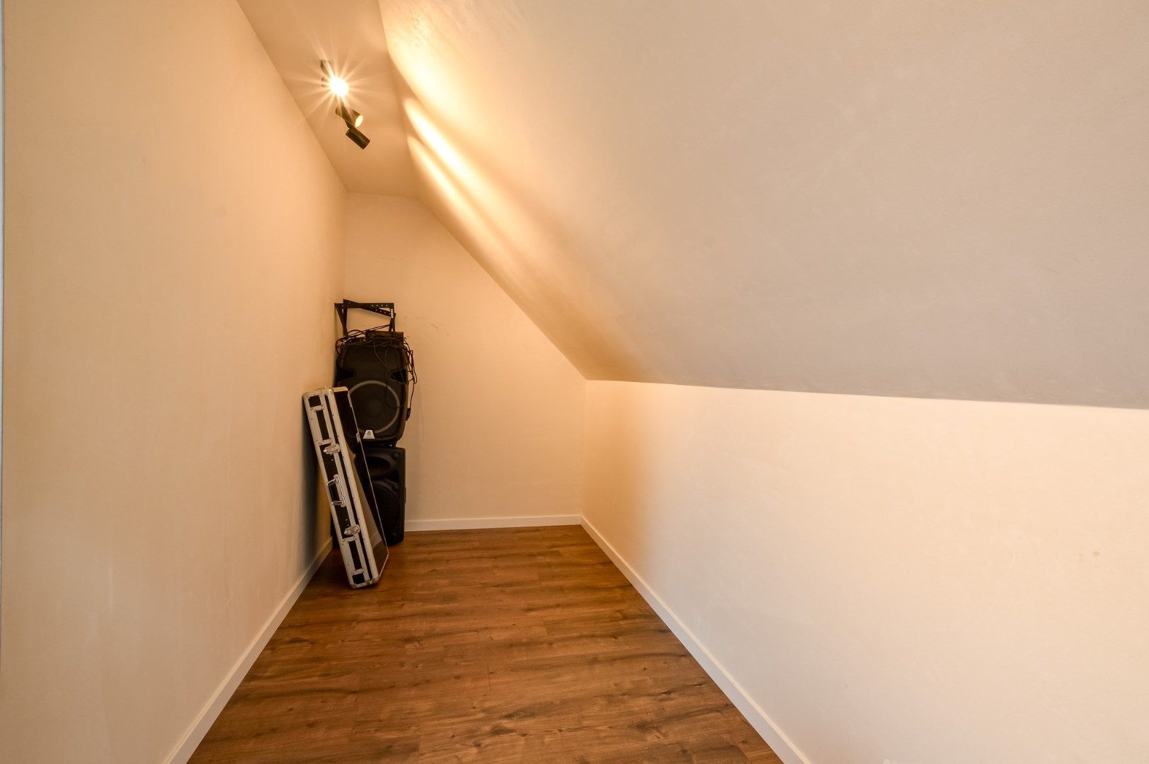 Instapklare halfopen nieuwbouwwoning te Varsenare! foto 20