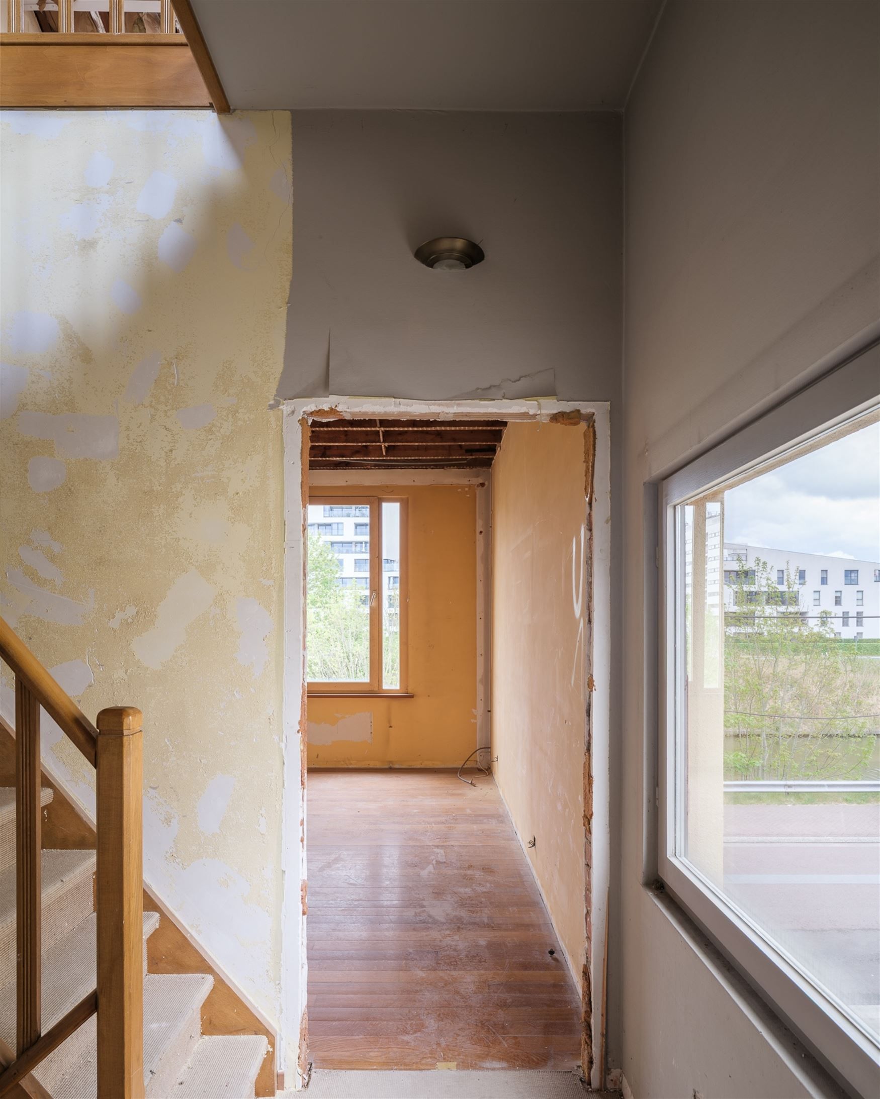 Woning met kantoor, parking en tuin foto 14