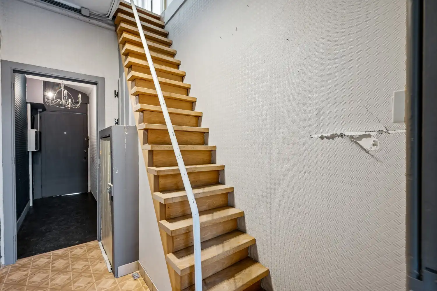 Te renoveren woning met tuin en garage in centrum Wijnegem! foto 10