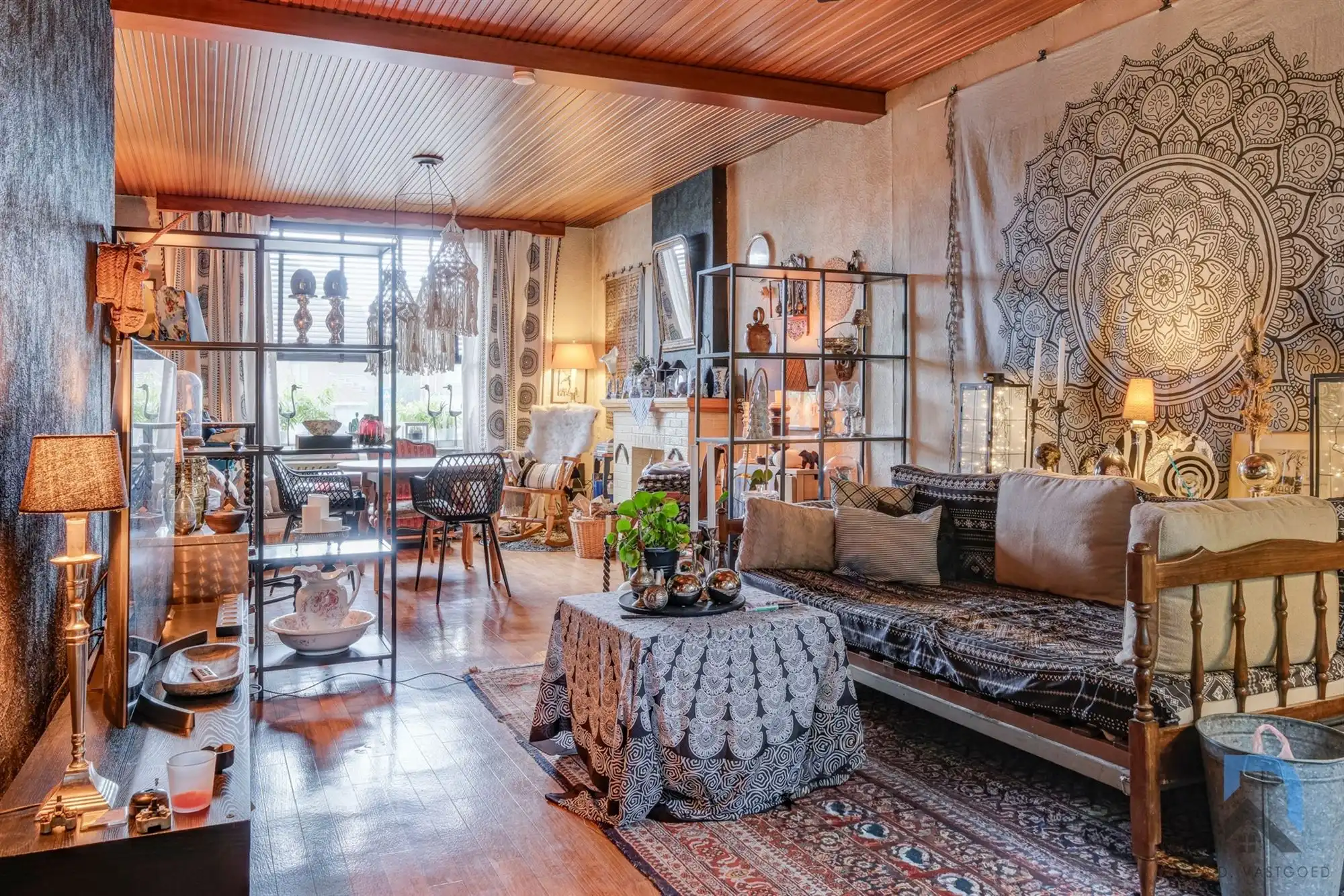 Woning op toplocatie met grote tuin foto 3