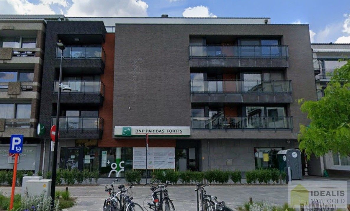 Ruim instapklaar appartement met 2 slaapkamers in hartje Neerpelt foto {{pictureIndex}}