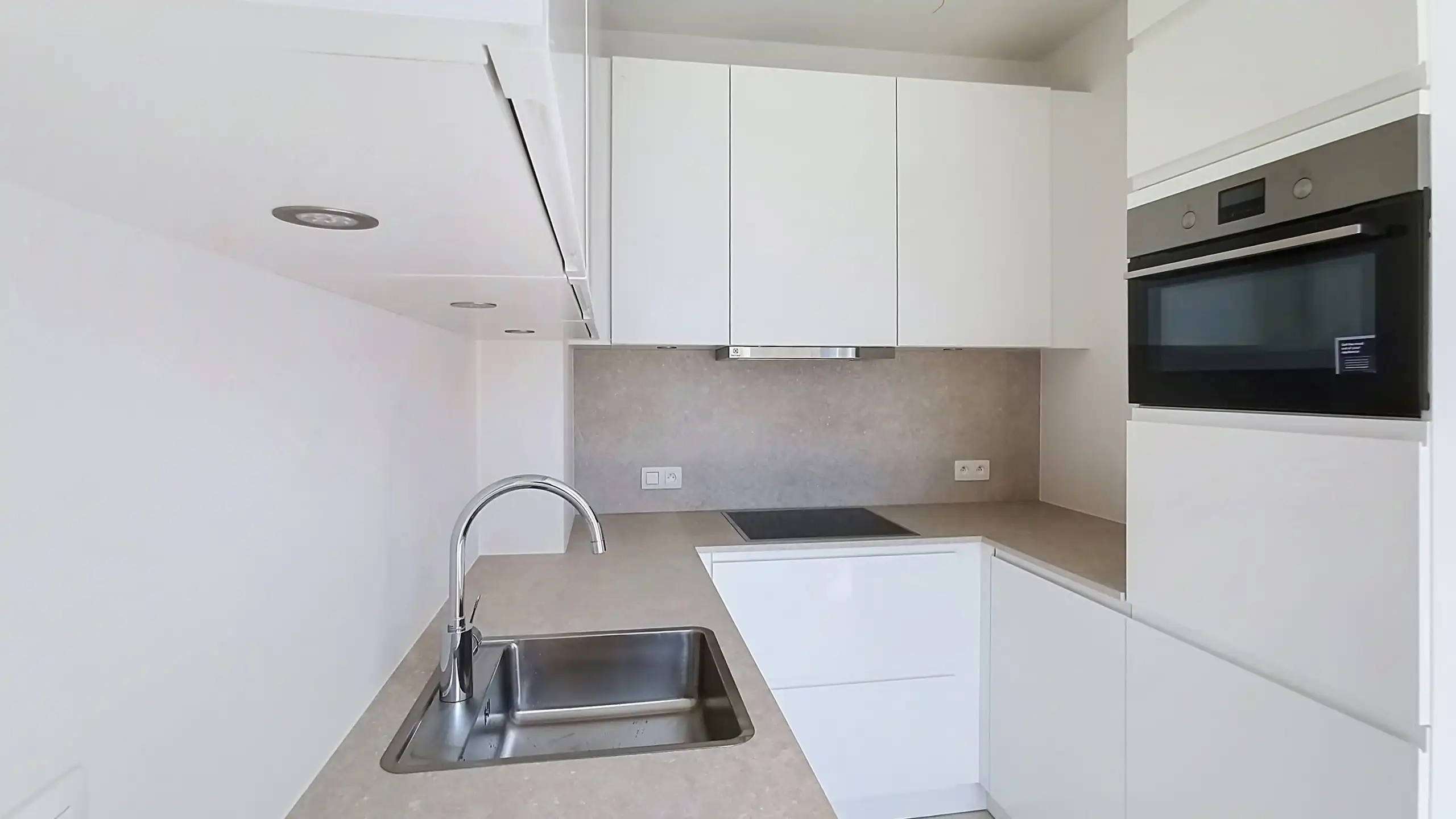 Volledig gerenoveerd, 1ste bewoning, tegenover Josaphatpark foto 4
