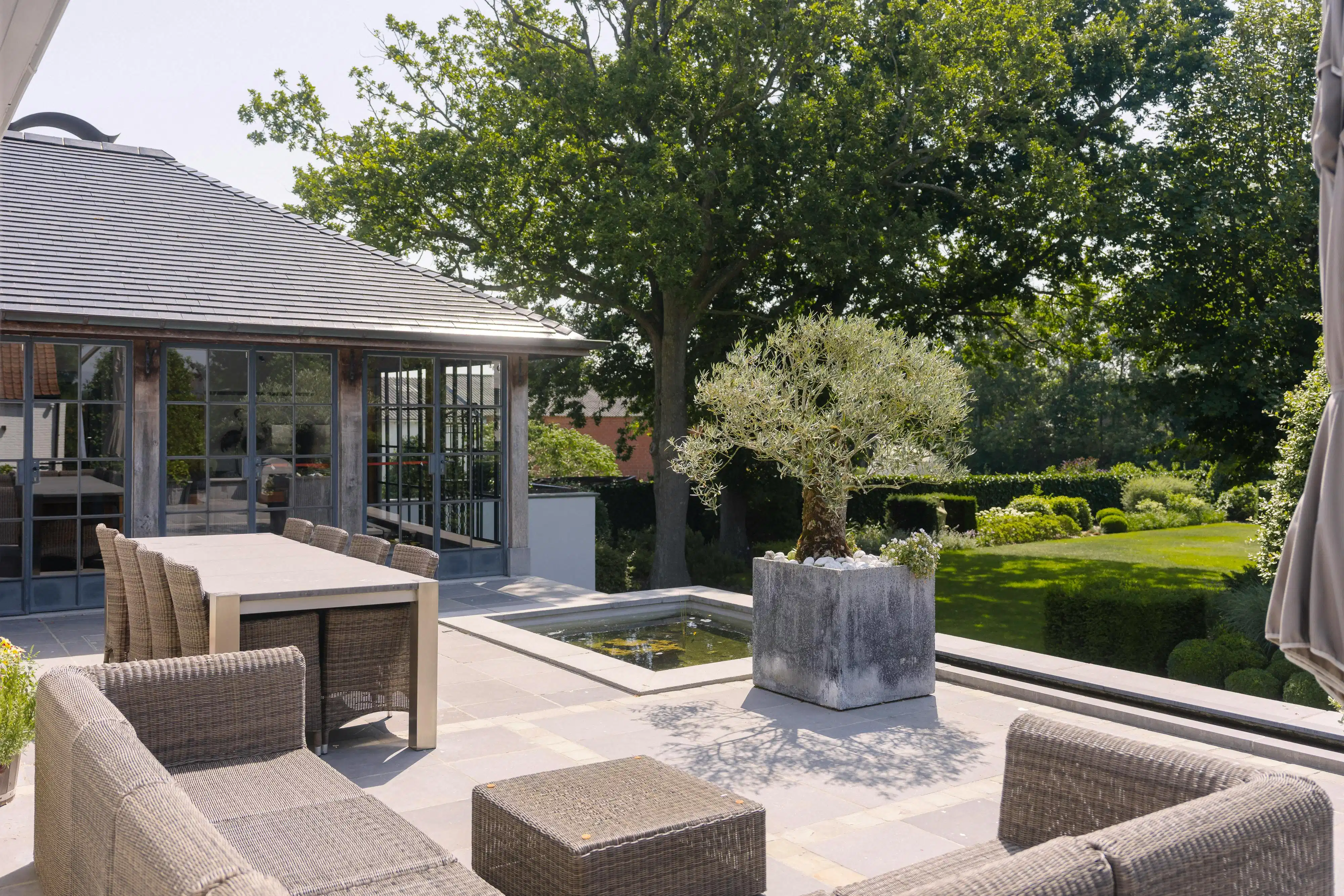 Exclusieve instapklare villa met ruime tuin in Oostduinkerke foto 2