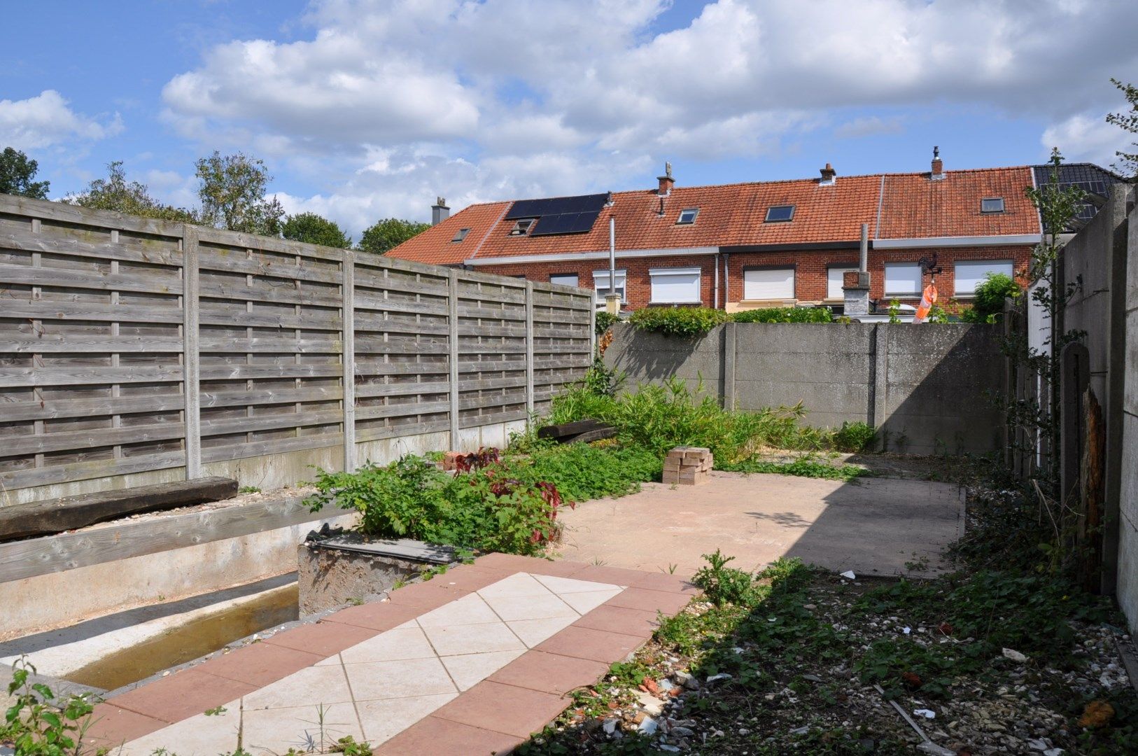 Gedeeltelijk gerenoveerde woning met twee slaapkamers en tuin in rustige buurt.   foto 17