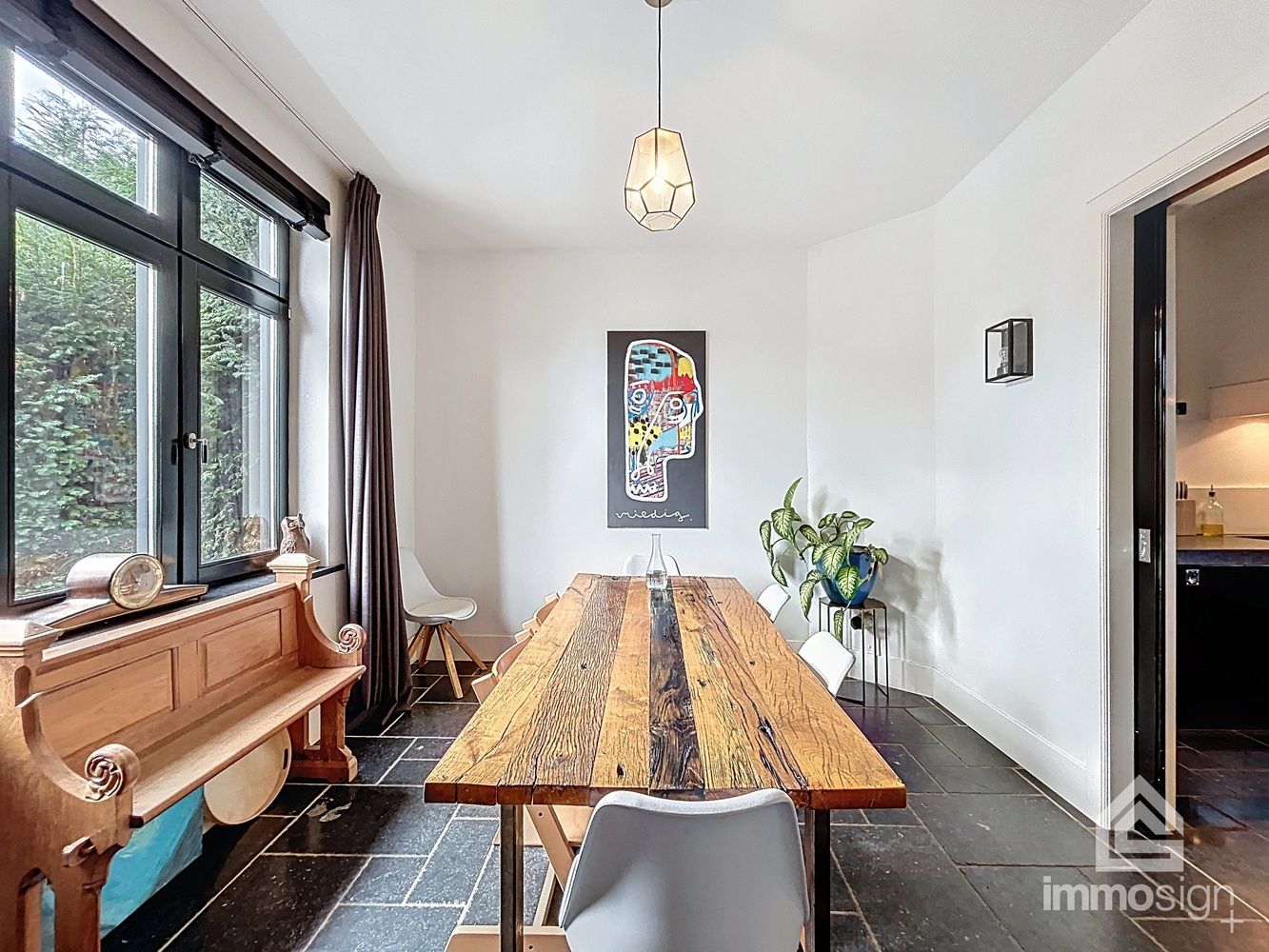 Exclusief gerenoveerd herenhuis vol karakter te Molenbeersel! foto 8