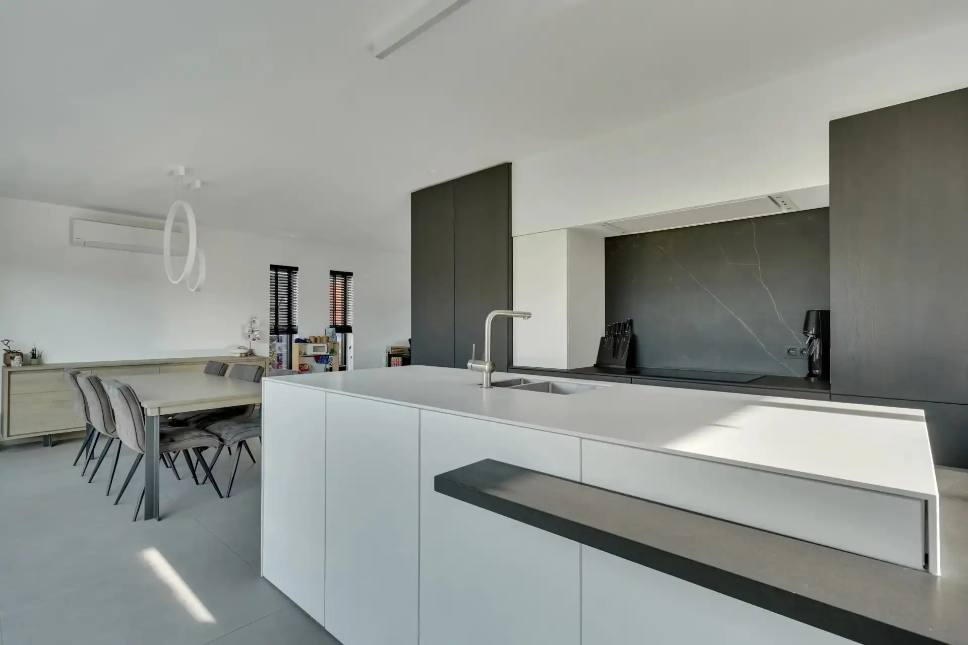 Moderne, energiezuinige gezinswoning met 4 slaapkamers foto 8