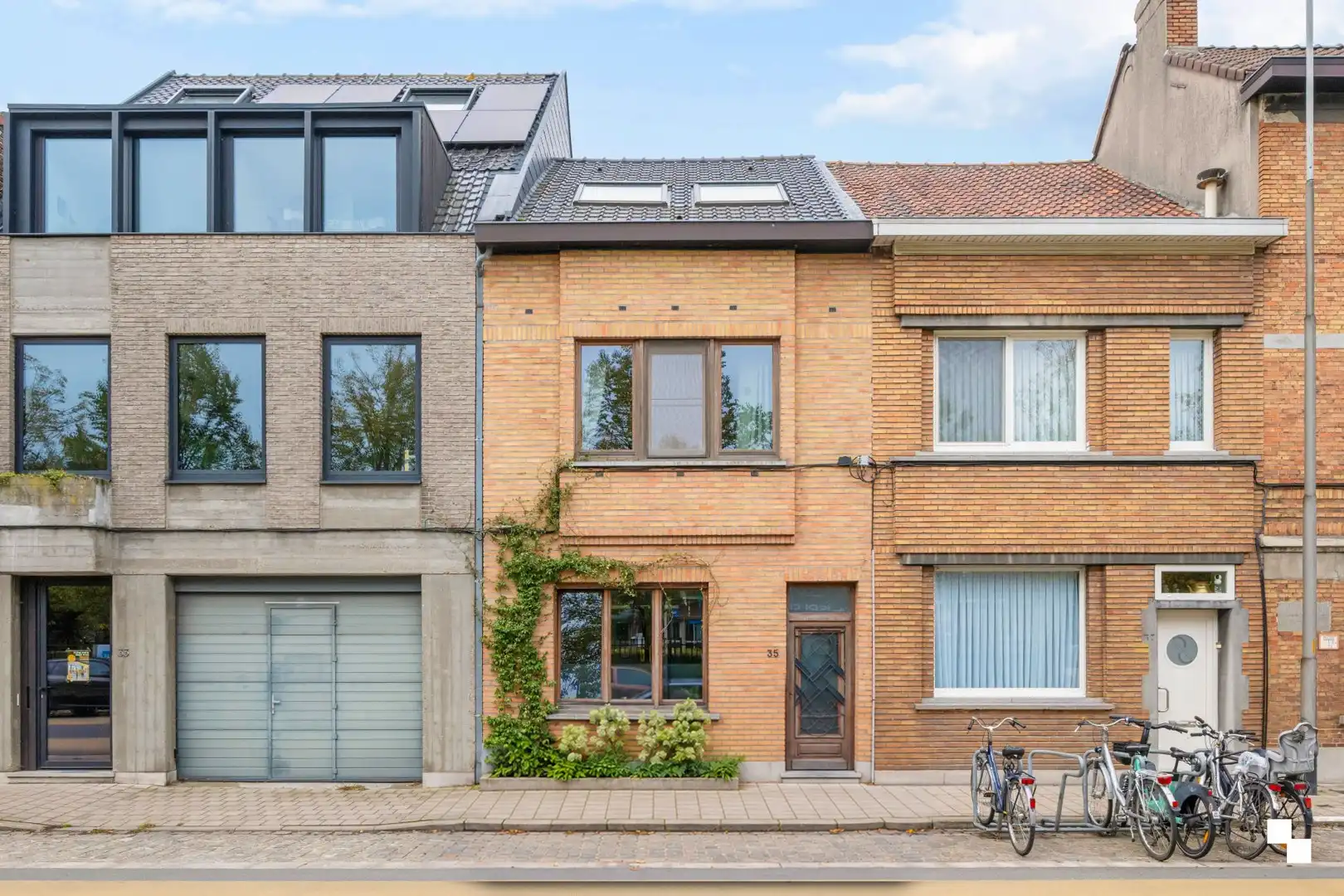 Gezellige rijwoning met royale slaapkamers in Gent foto {{pictureIndex}}
