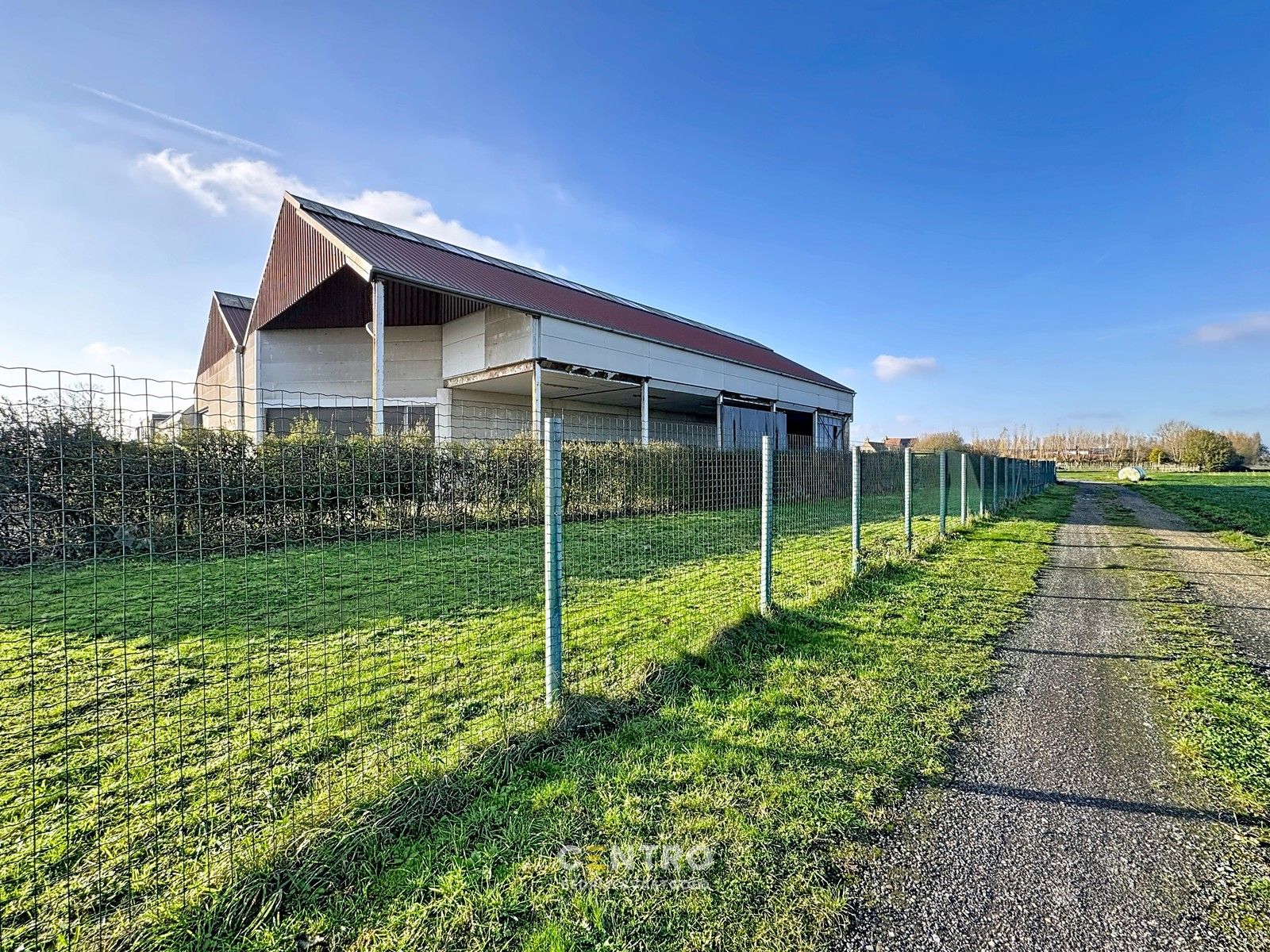 Opslagruimte met showroom en 3 verhuurde appartementen op 3.682m2! foto 15