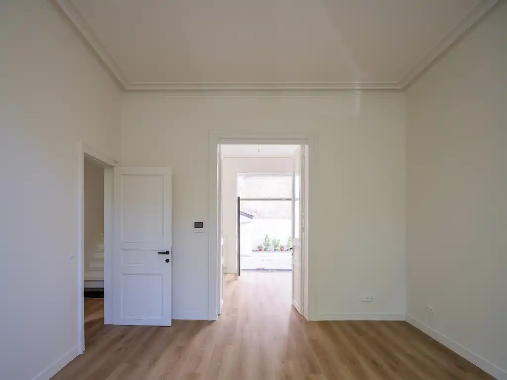 Instapklare en karaktervolle herenwoning (= kantoor) met buitenruimte aan de gegeerde Coupure foto 6