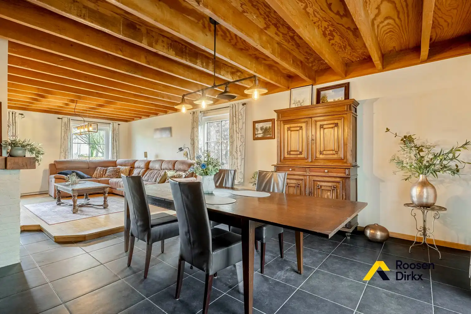 Solide woning met  4 slaapkamers en ruime garage op perceel van 734m² foto 5