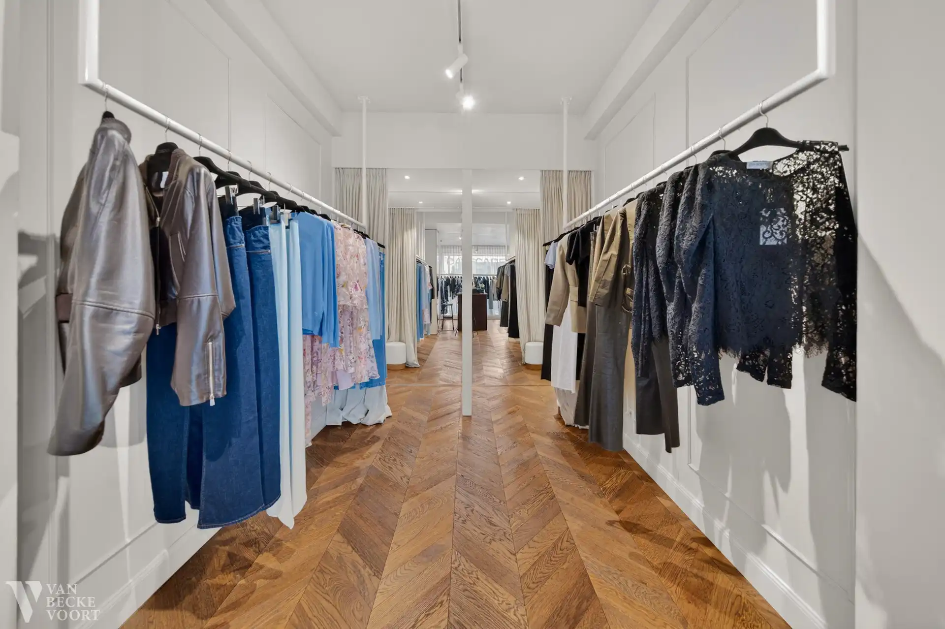 Esthetisch winkel op druk kruispunt Oostende foto 4