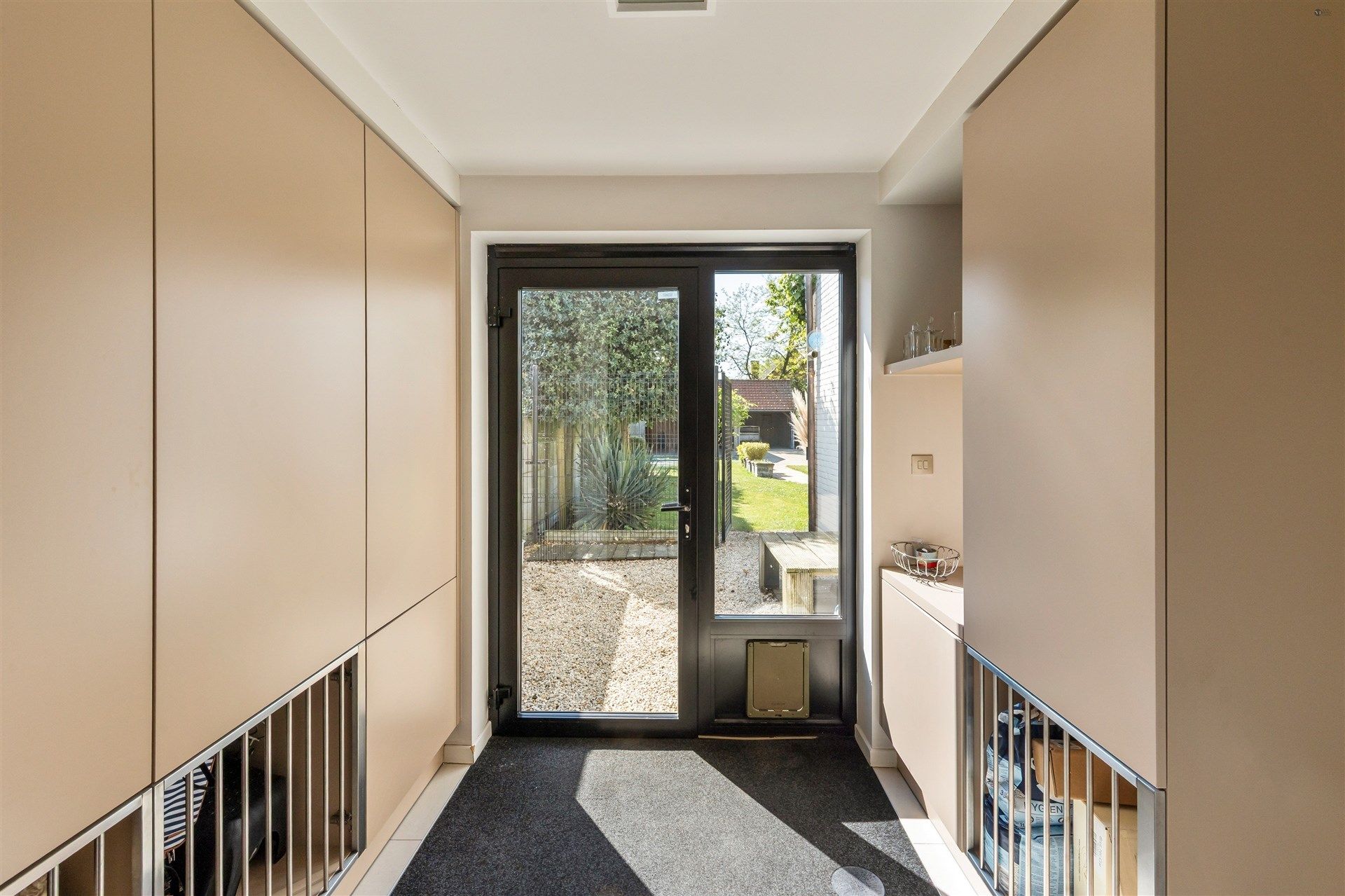 Stijlvolle en hoogwaardig afgewerkte villa met bijgebouw op fantastische locatie op perceel van 1784 m² foto 11