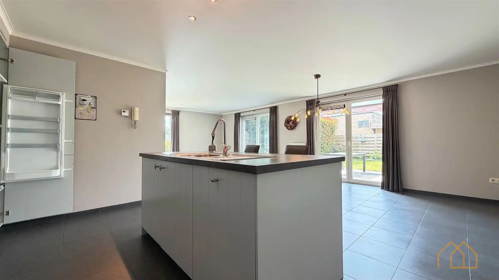 Appartement met tuin, carport en parkeerplaats foto 5