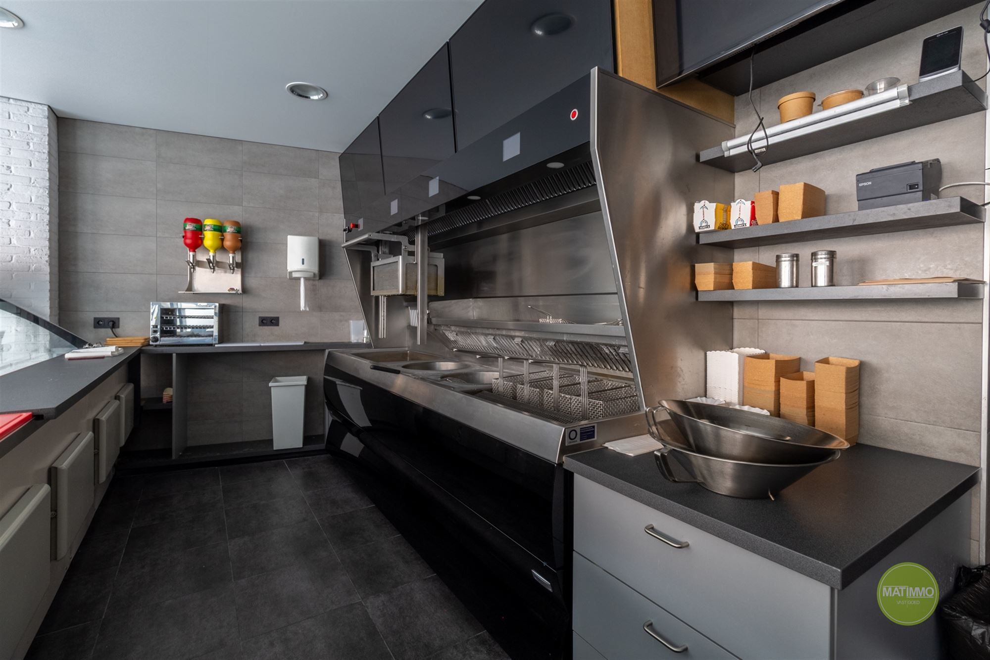 Commercieel handelspand met duplex appartement in Balen foto 4