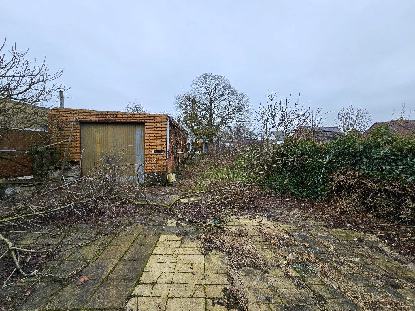 Te renoveren woning, 4 slpk, met tuin en 3 garages foto 5