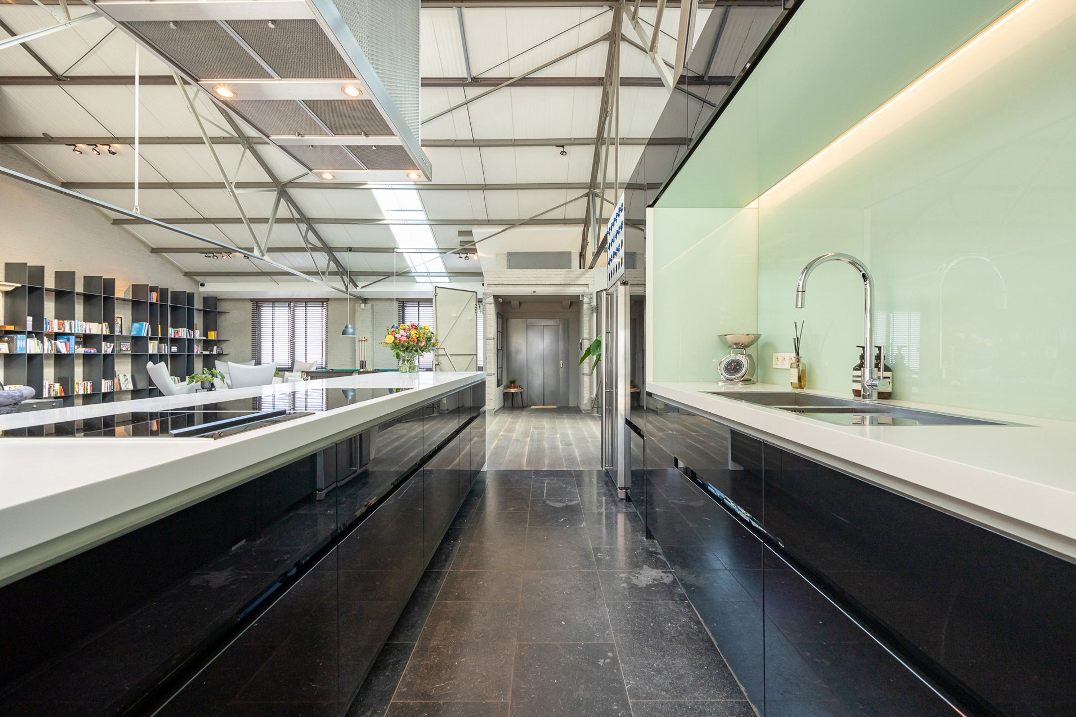 ANTWERPEN DAM - Historisch pakhuis met penthouse en garage foto 5