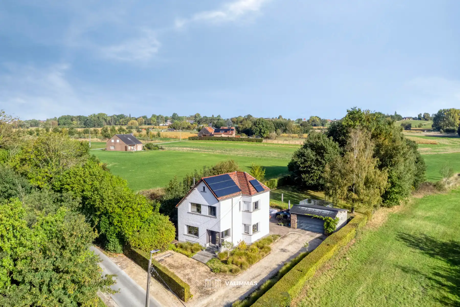 Hoofdfoto van de publicatie: Uniek gelegen woning OB met ruime garage & prachtige tuin...