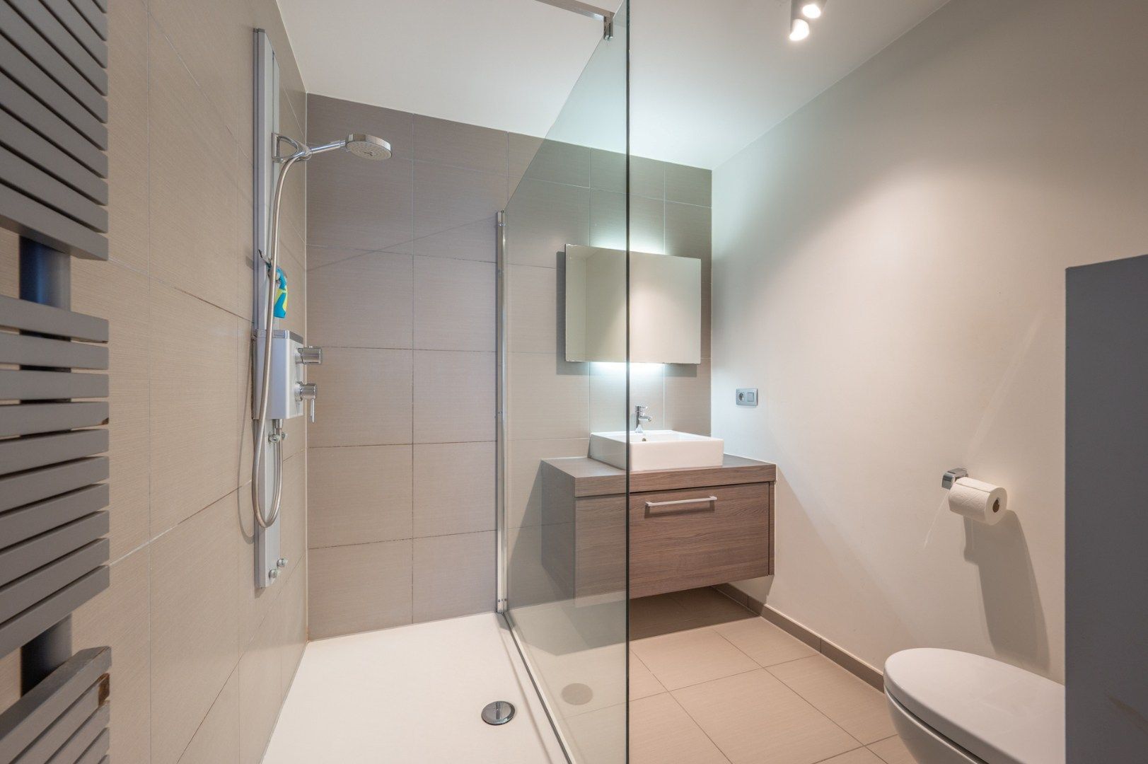 Mooi gemeubeld appartement op een rustige ligging, op wandelafstand van de Lippenslaan foto 10