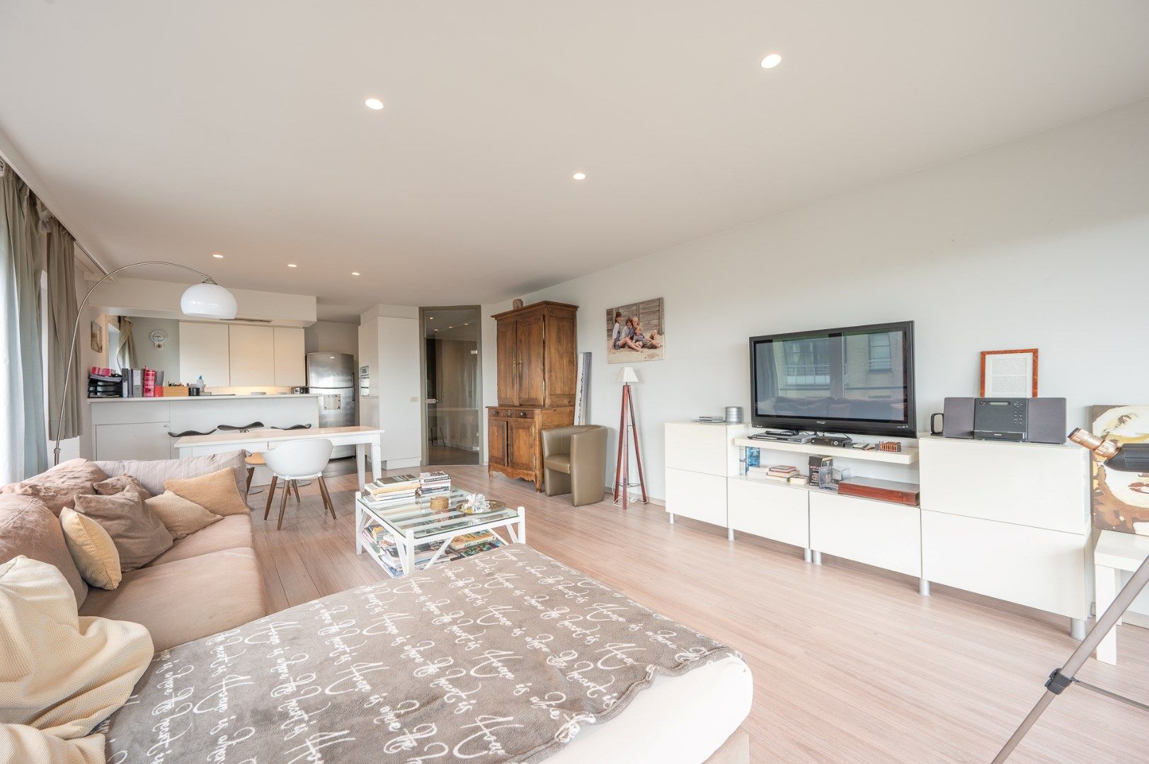 gemeubeld hoekappartement met 2 slaapkamers foto 2