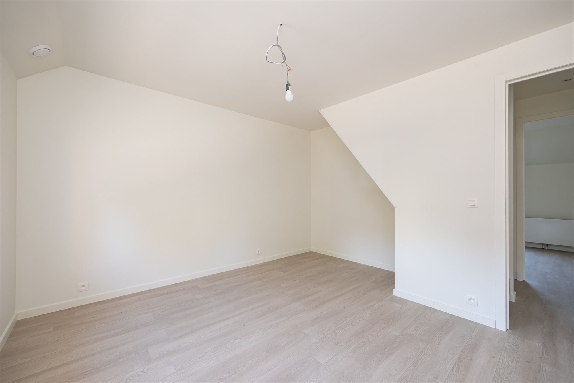 Totaal gerenoveerd huis met tuin en drie slaapkamers foto 10