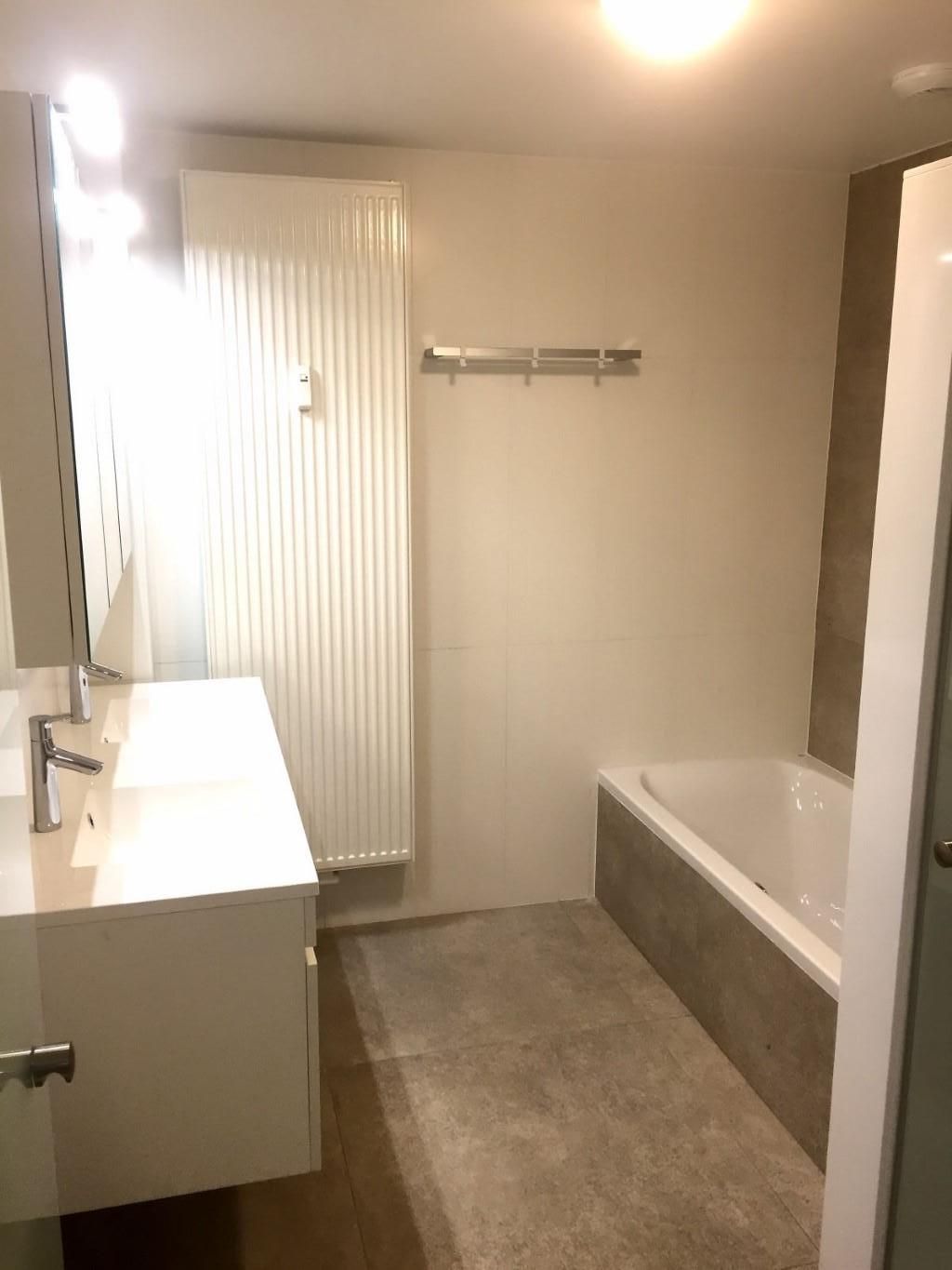 Ruim, verzorgd gelijkvloersappartement met terras en garage foto 14