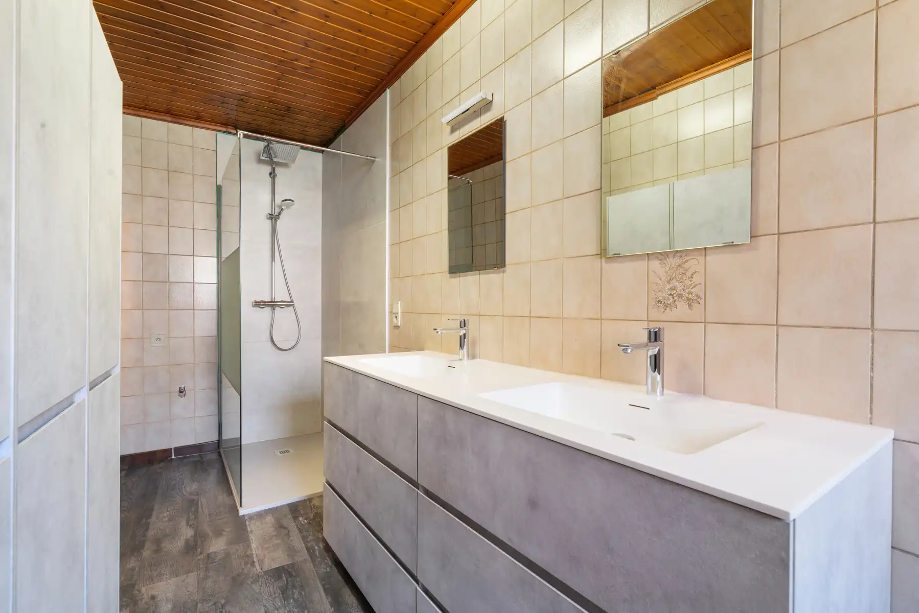 Woning met 4 slaapkamers, garage en tuin foto 6