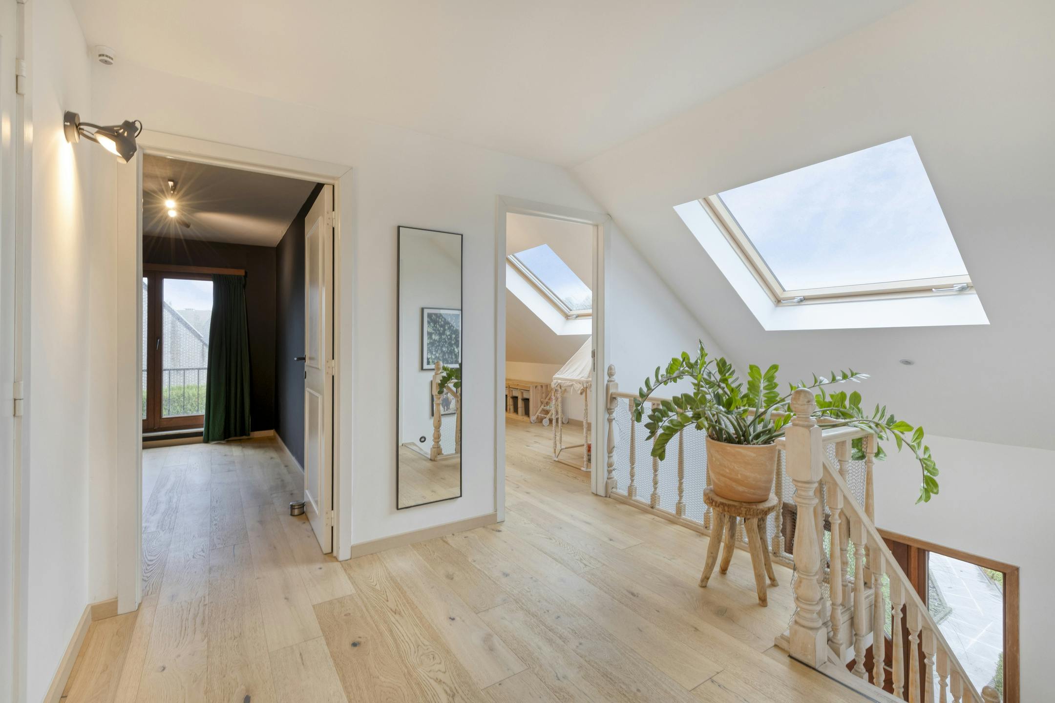 Ruime woning omgeven door groene tuin met 4 slaapkamers foto 10