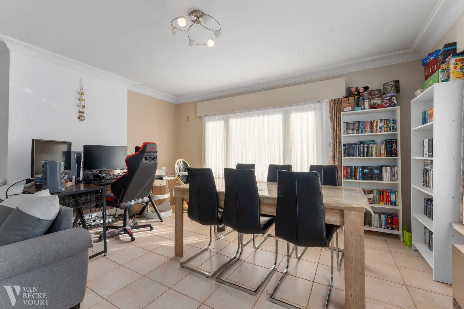 Halfopen woning opgedeeld in 2 units foto 3