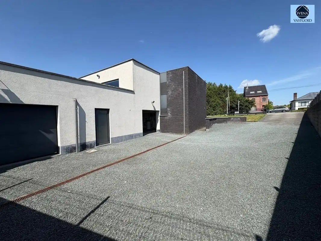 APPARTEMENT MET MAGAZIJN GELEGEN IN KMO ZONE foto 23