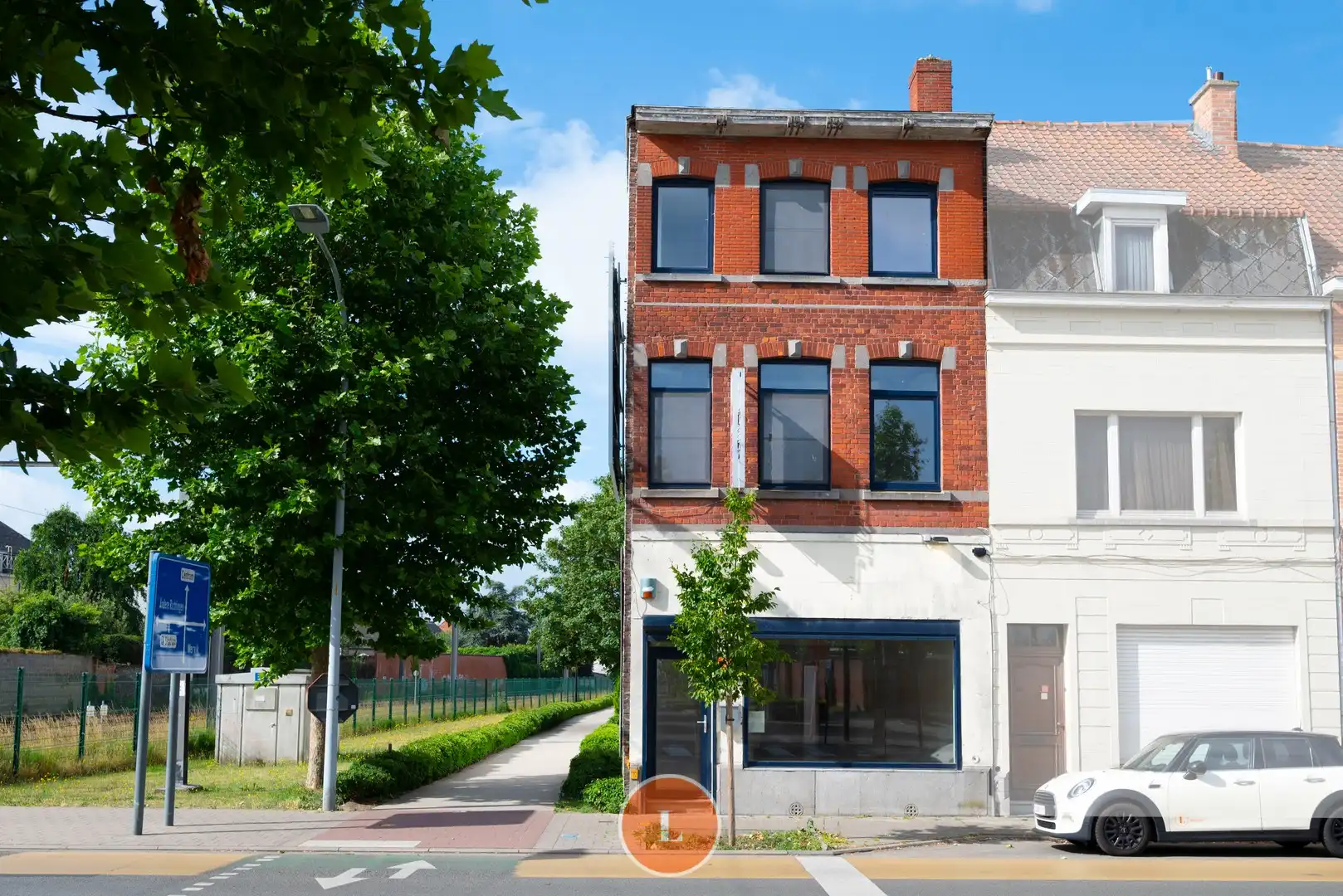 Huis met 4 slaapkamers te koop in centrum Menen foto {{pictureIndex}}