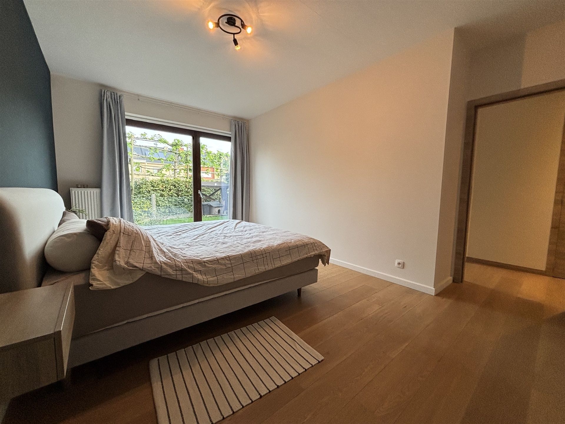BEZOEKEN VOLZET: Moderne woning met 4 slaapkamers en tuin  foto 31