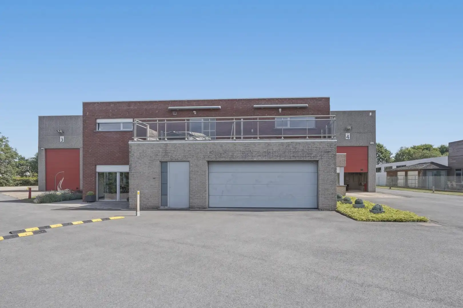 Bedrijfswoning met ruime loods van ca. 1.530 m² in de ambachtelijke zone van Eernegem foto 28