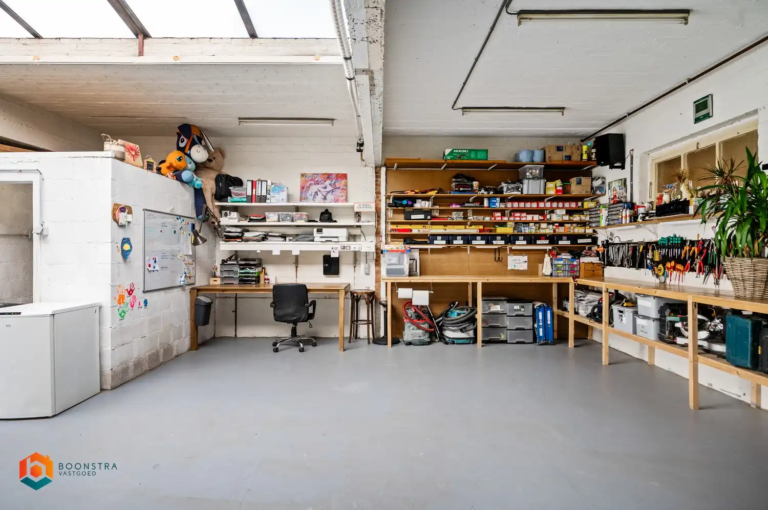 Leuke woning met 3 slpkrs en vergund magazijn/loods van 300m² foto 4