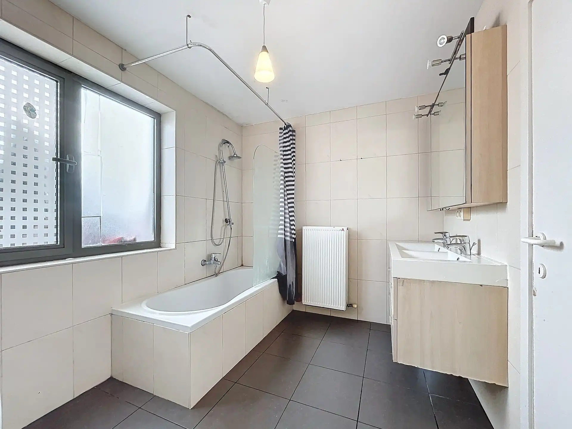 Centraal gelegen handelspand met 3 appartementen! foto 14