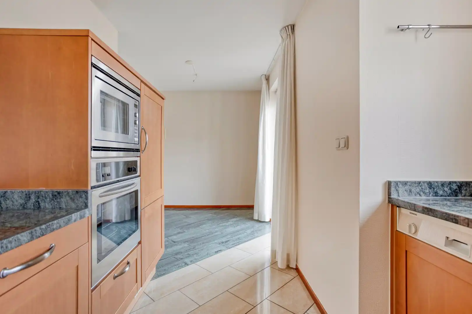 APPARTEMENT VAN 175m² MET 2 SLAAPKAMERS, 2 TERRASSEN en GESLOTEN GARAGE IN LANAKEN CENTRUM !  foto 11