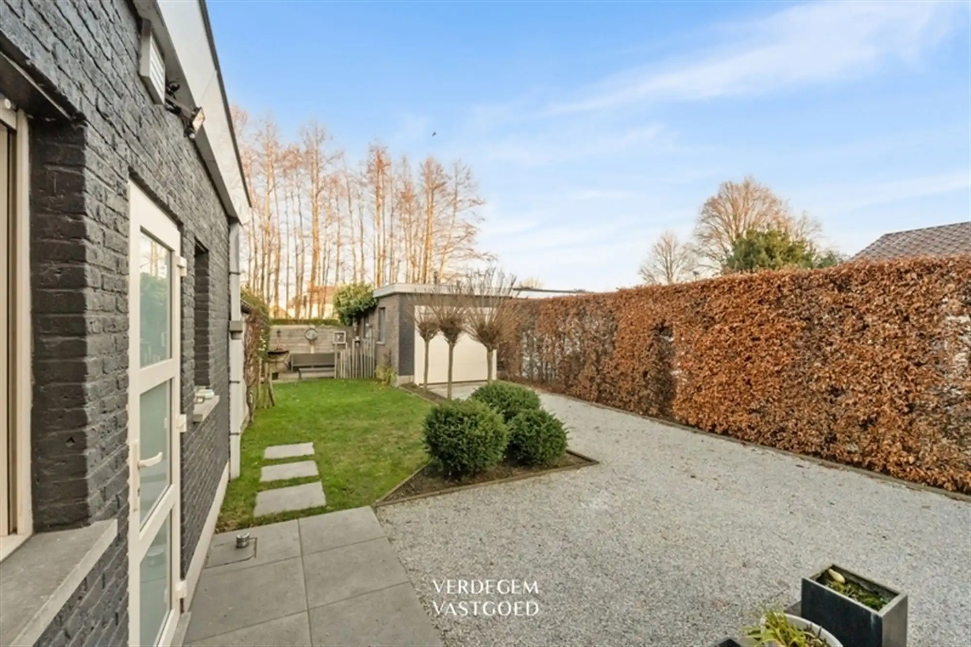 Stijlvolle en instapklare woning met 2+1 slaapkamers, garage en mooie tuin foto 19