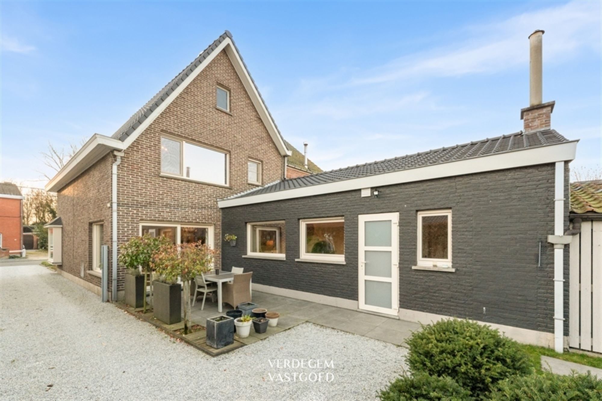 Stijlvolle en instapklare woning met 2+1 slaapkamers, garage en mooie tuin foto 19