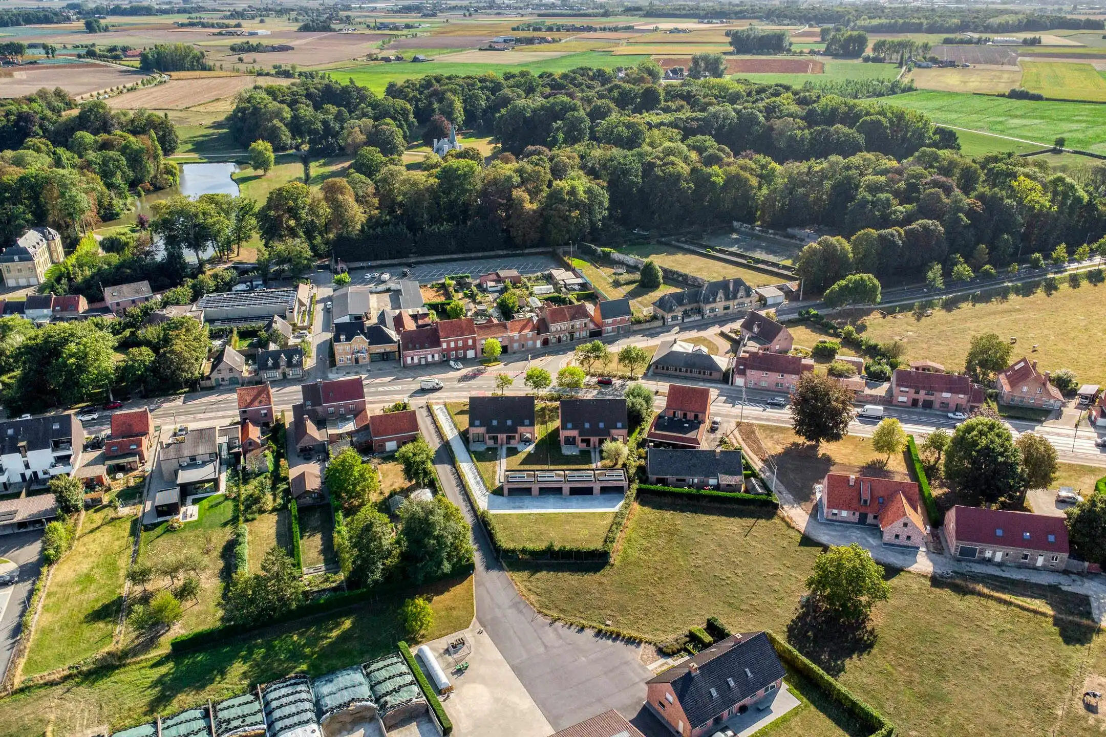 Halfopen huis te koop in Ieper met 3 kamers en dubbele garage foto 21