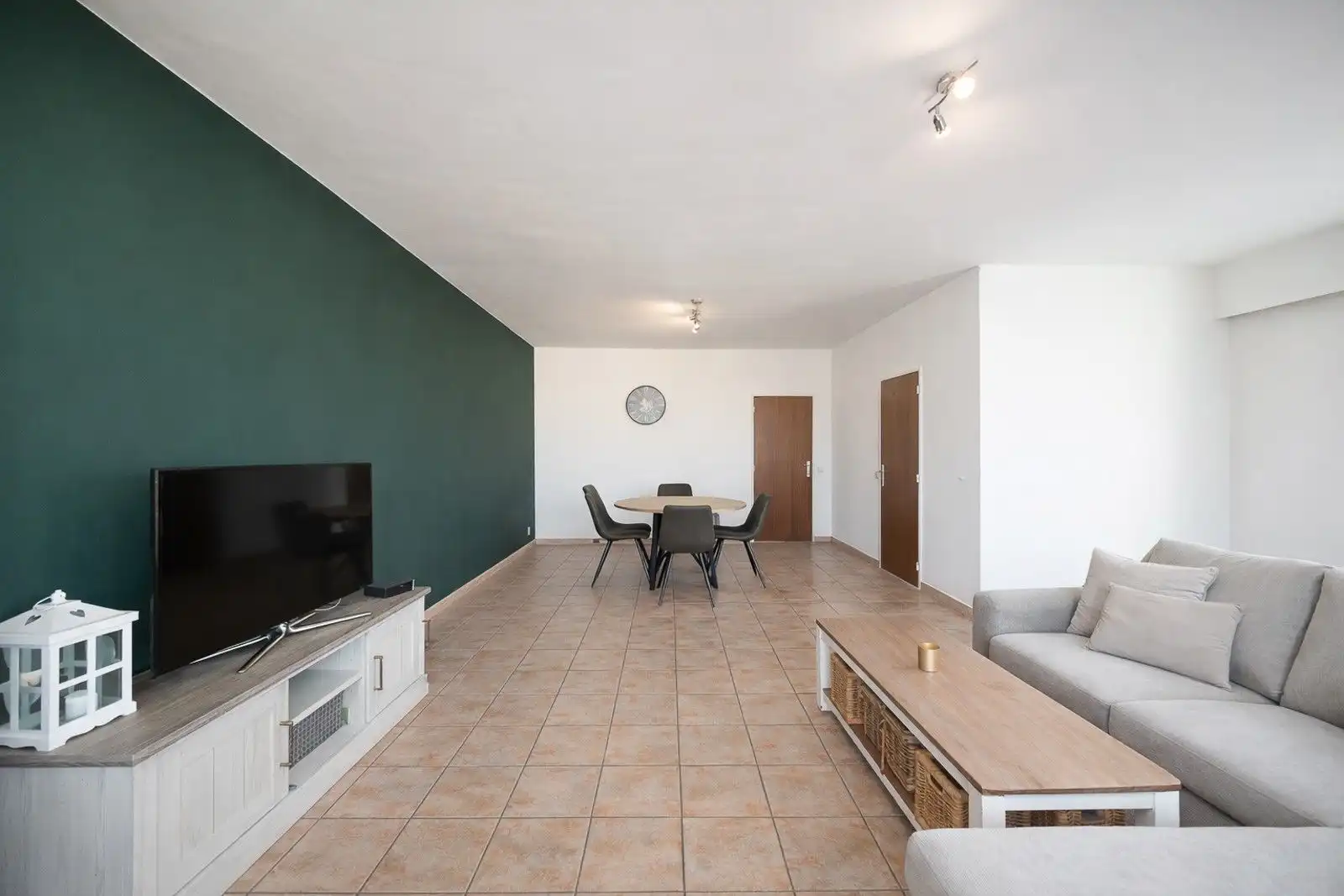 Ruim appartement met 2 slaapkamers en een garage in Stabroek! foto 2