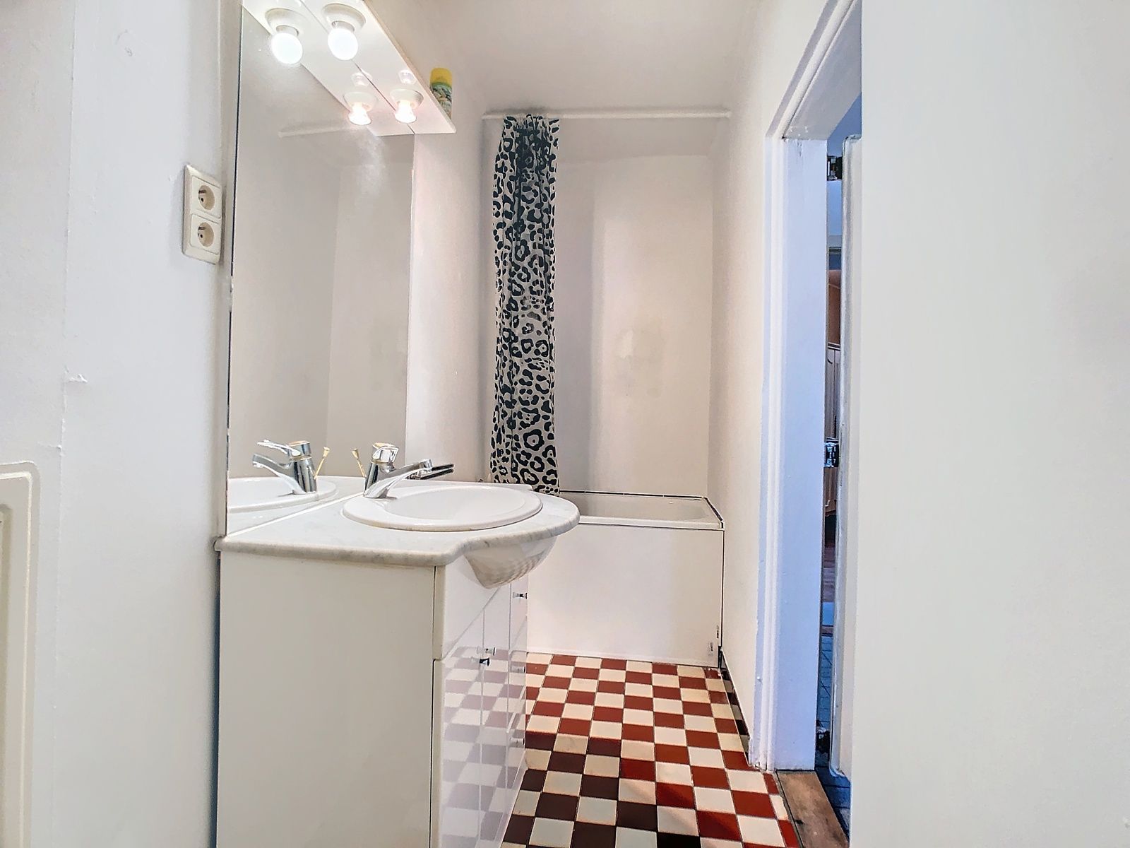 Huis en app. met 2 huisnrs., toonzaal, garage in centrum   foto 15