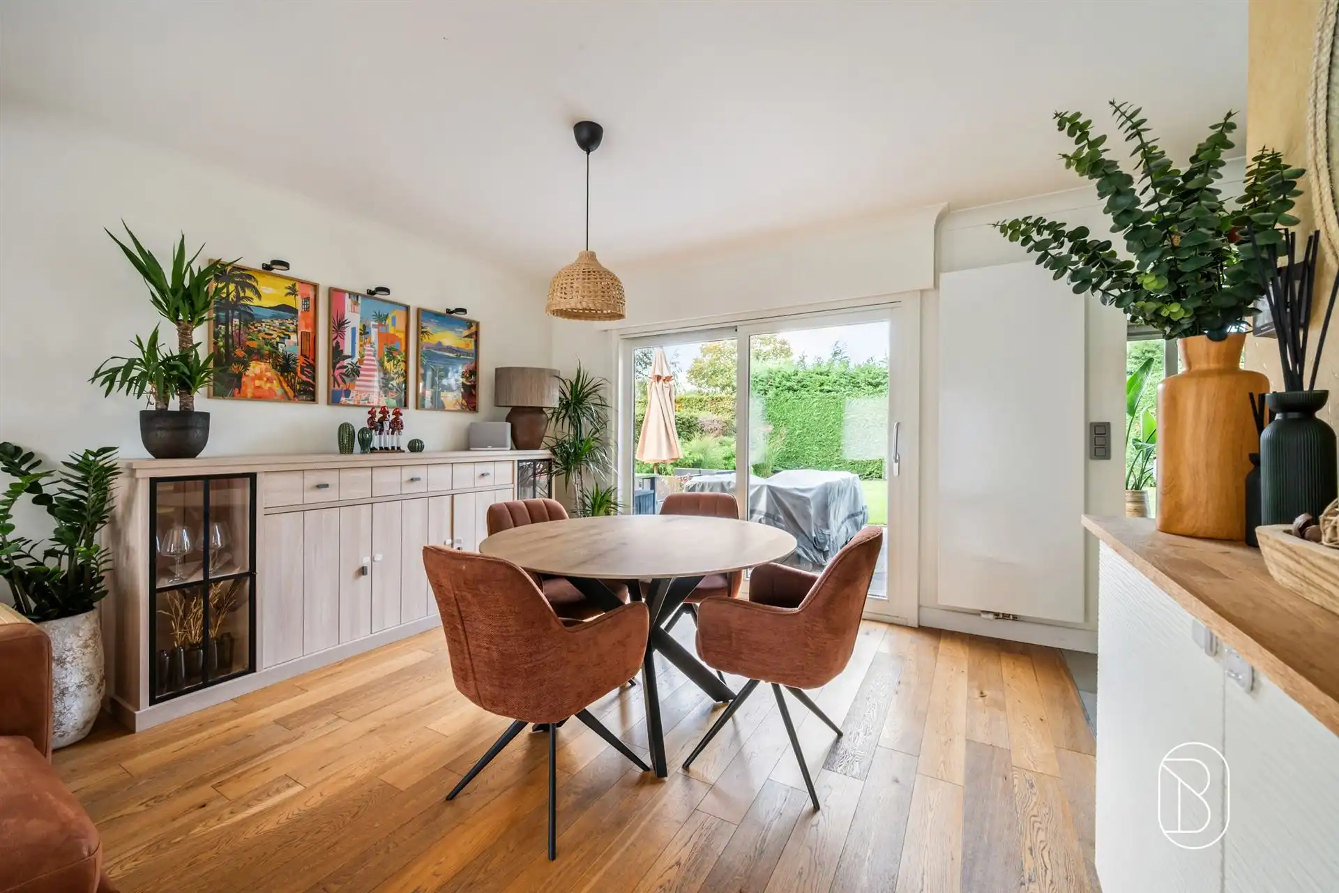 Ruime alleenstaande woning met 3 SLK, garage en mooie tuin foto 7