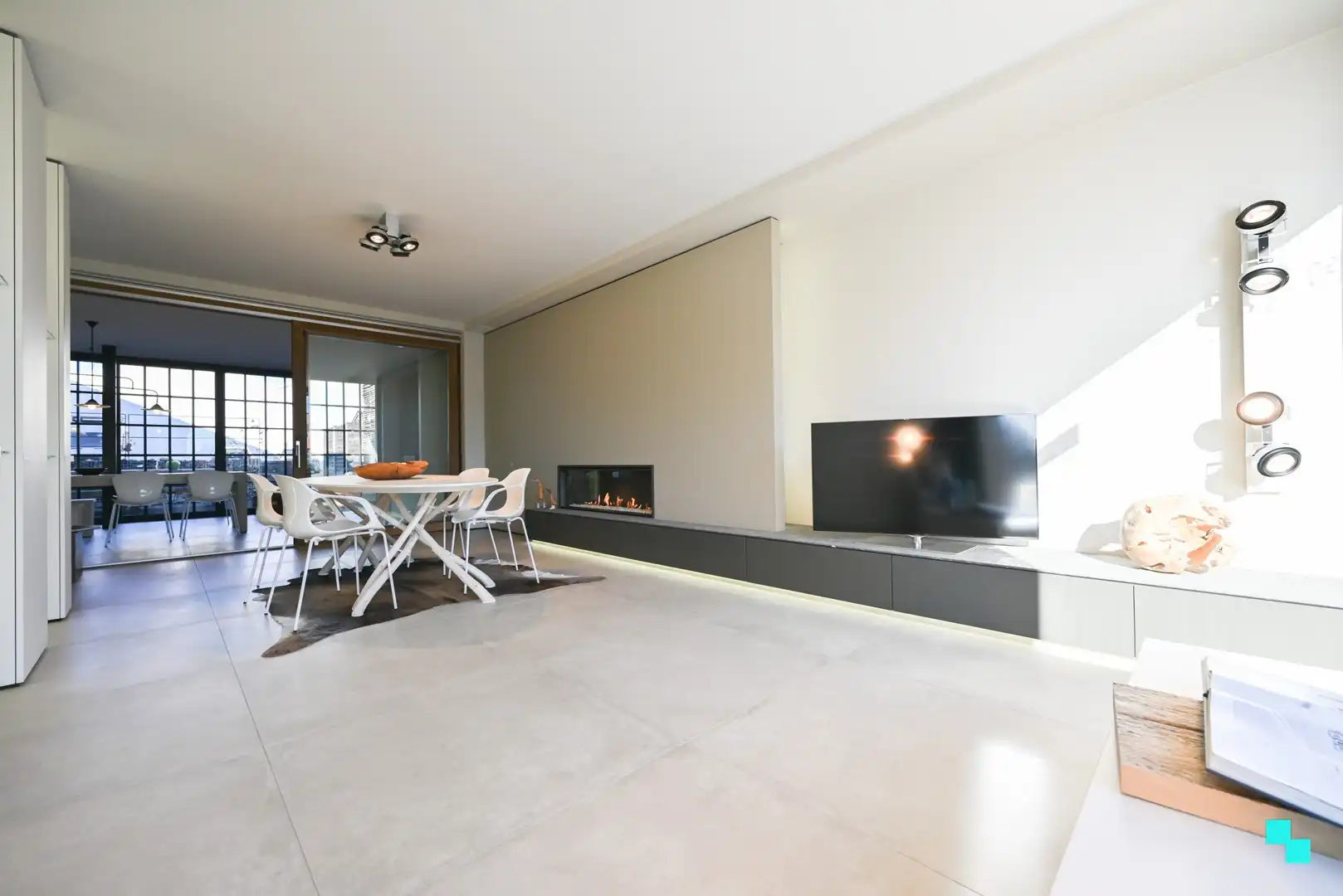 Piekfijn afgewerkte handelsruimte te Kachtem foto 4