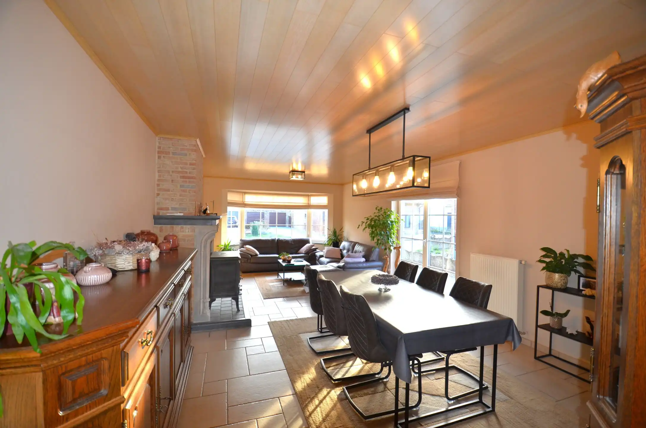 Leuke halfopen bebouwing met drie slaapkamers foto 7