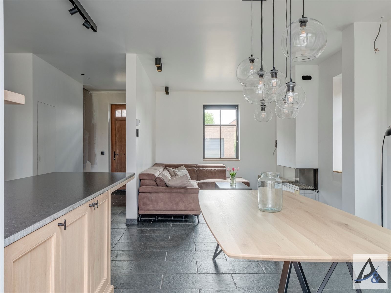 Totaal gerenoveerde, instapklare gezinswoning te koop in het hart van Munsterbilzen! foto 14