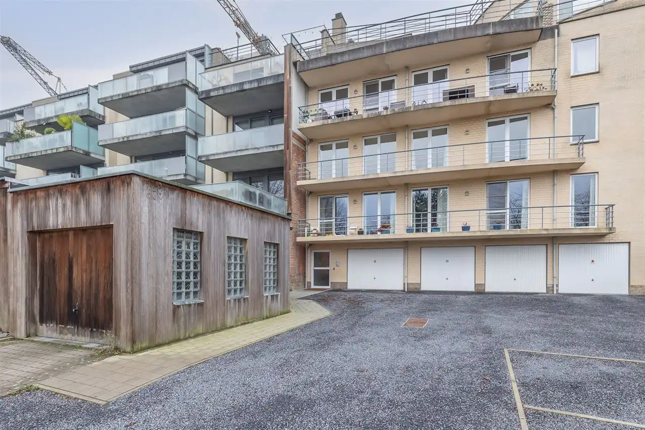 2slk appartement met grote garage in het centrum foto 24