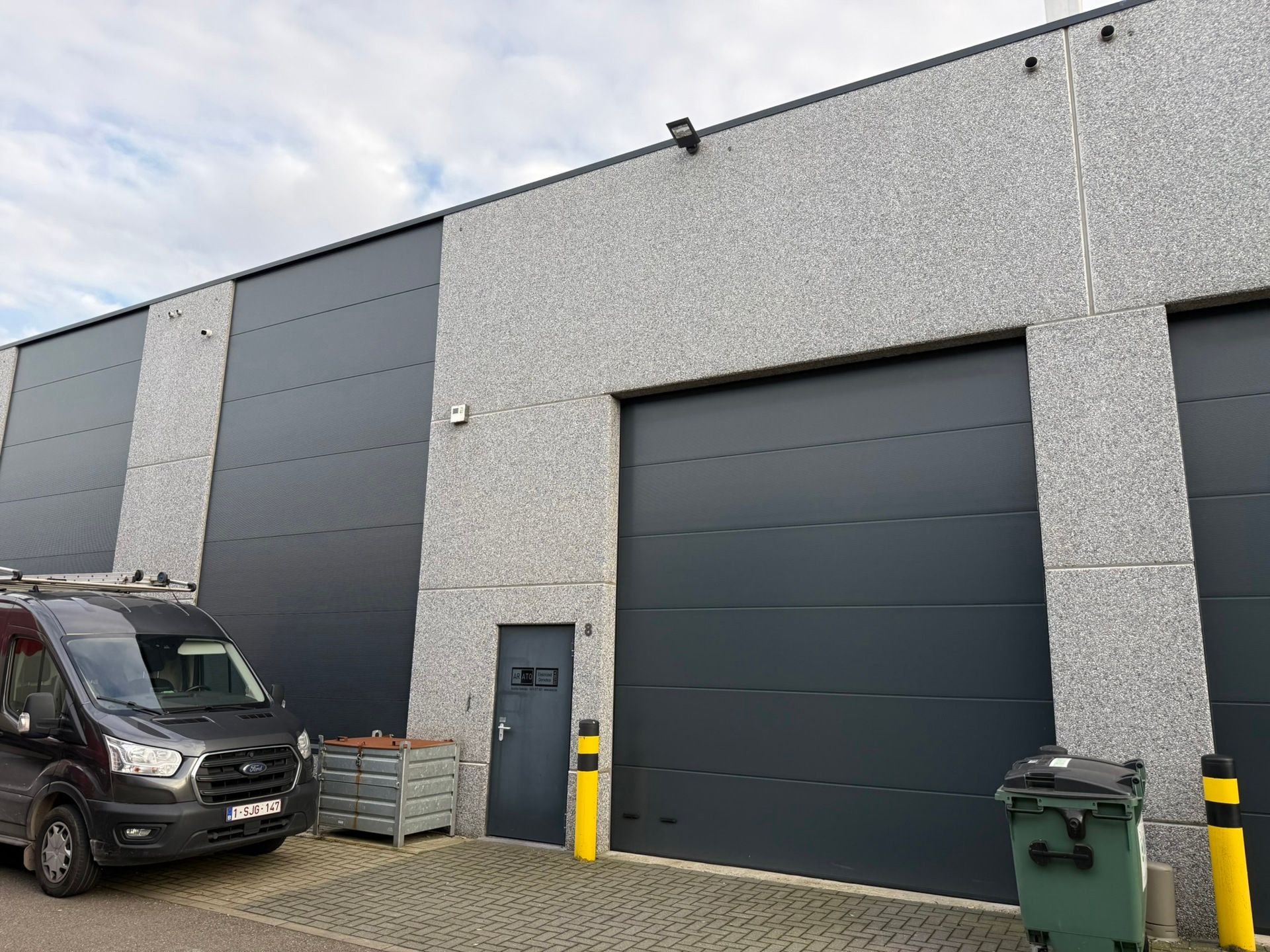 KMO-unit te koop op toplocatie in Kontich foto {{pictureIndex}}