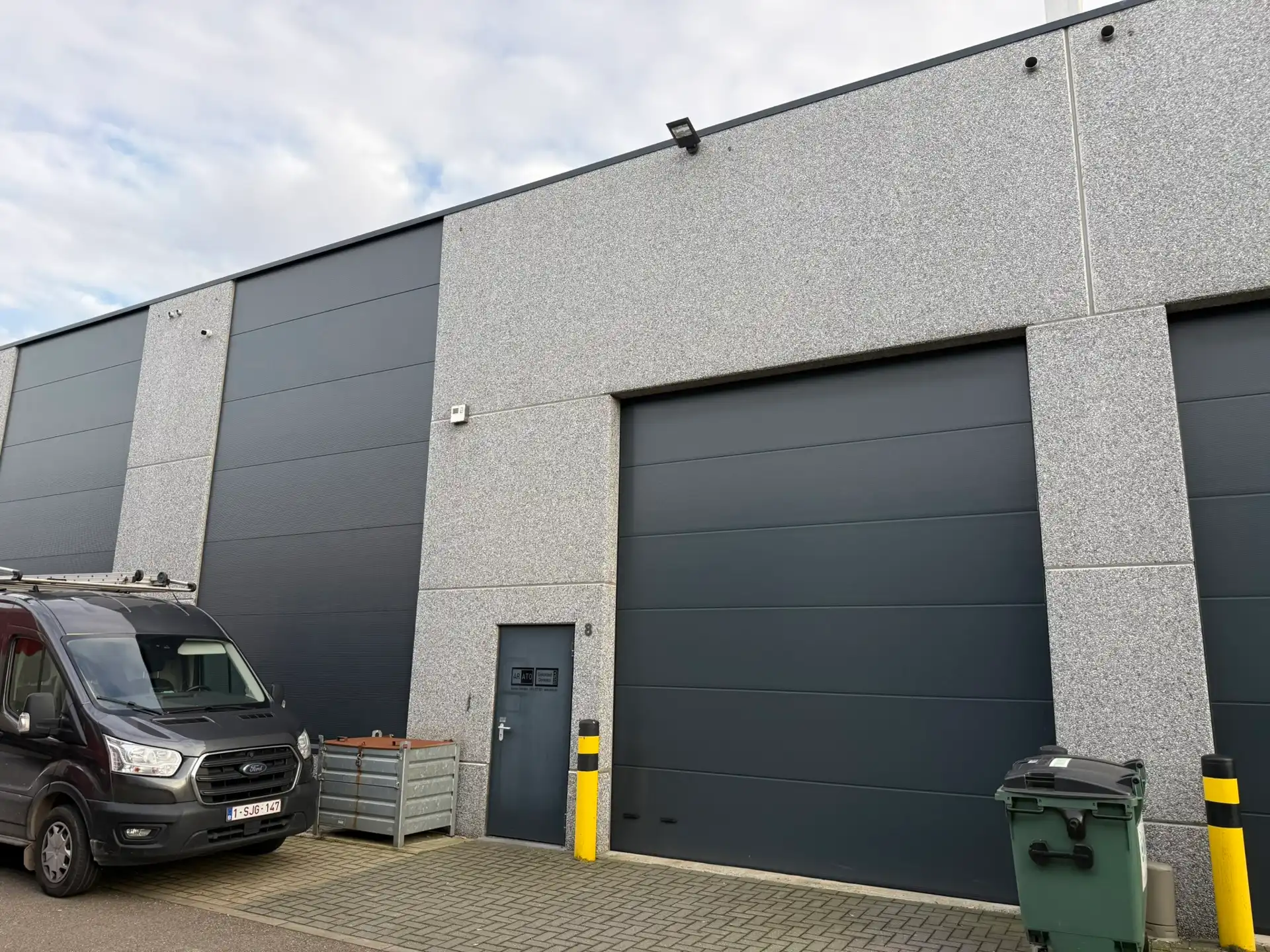 KMO-unit te koop op toplocatie in Kontich foto {{pictureIndex}}