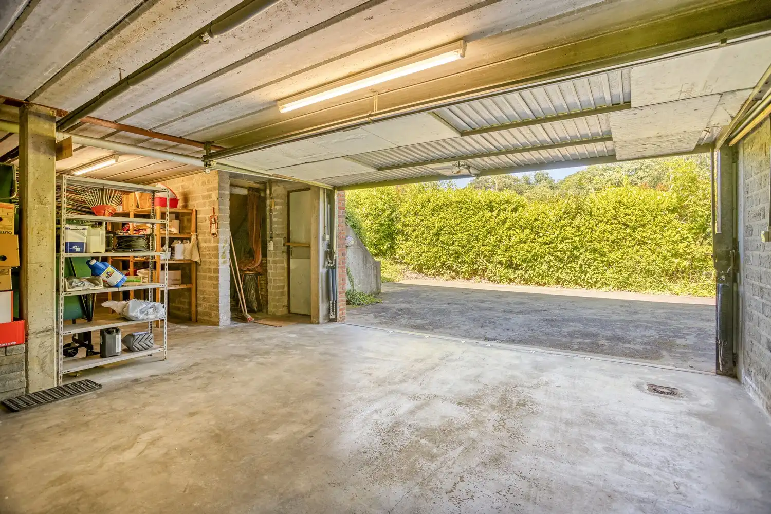Prachtige, achterin gelegen villa op 22a15ca foto 37