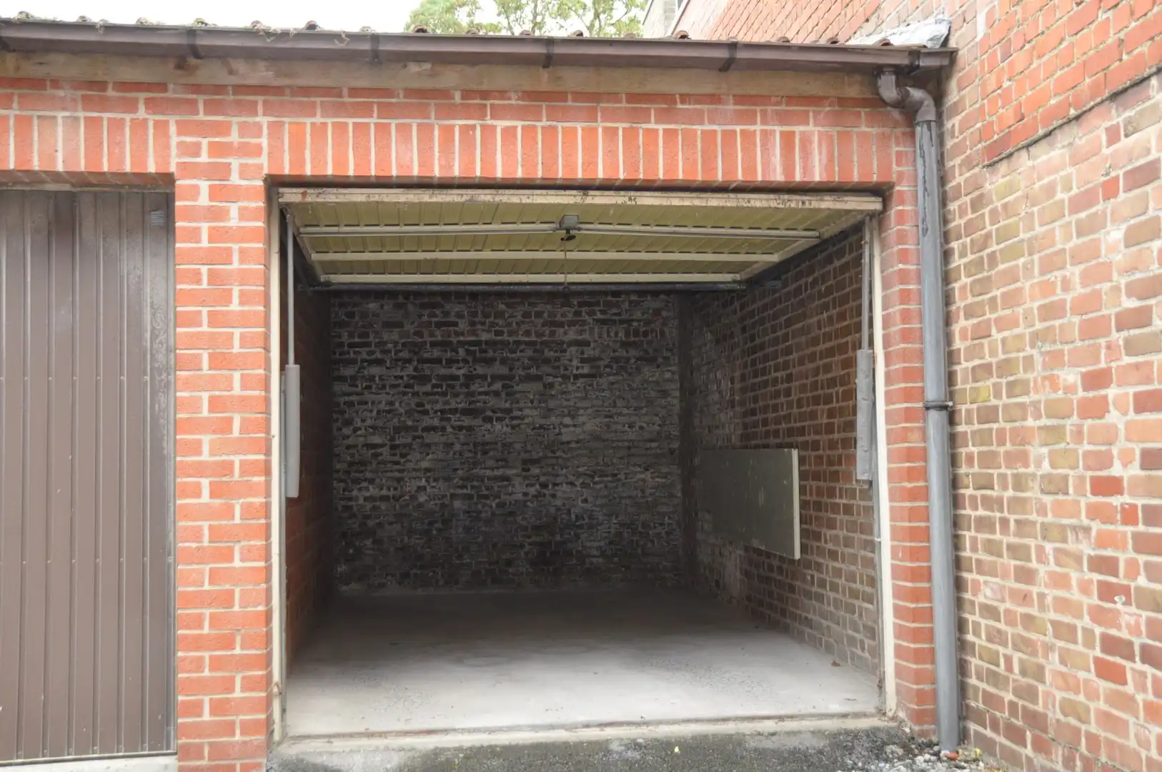 Vier ruime garageboxen te koop (apart of samen) in het centrum van Izegem - Melkmarkt.  foto 8