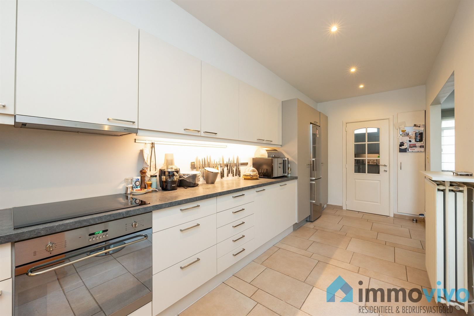 Woning met vier slaapkamers, privé oprit en leuke tuin foto 16